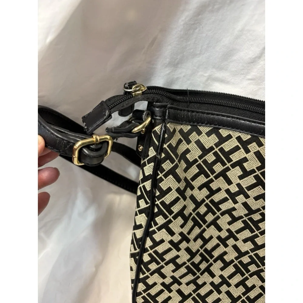 Tommy Hilfiger Purse Brown On Black Crossbody Gold Charm Signature Large Size‎
